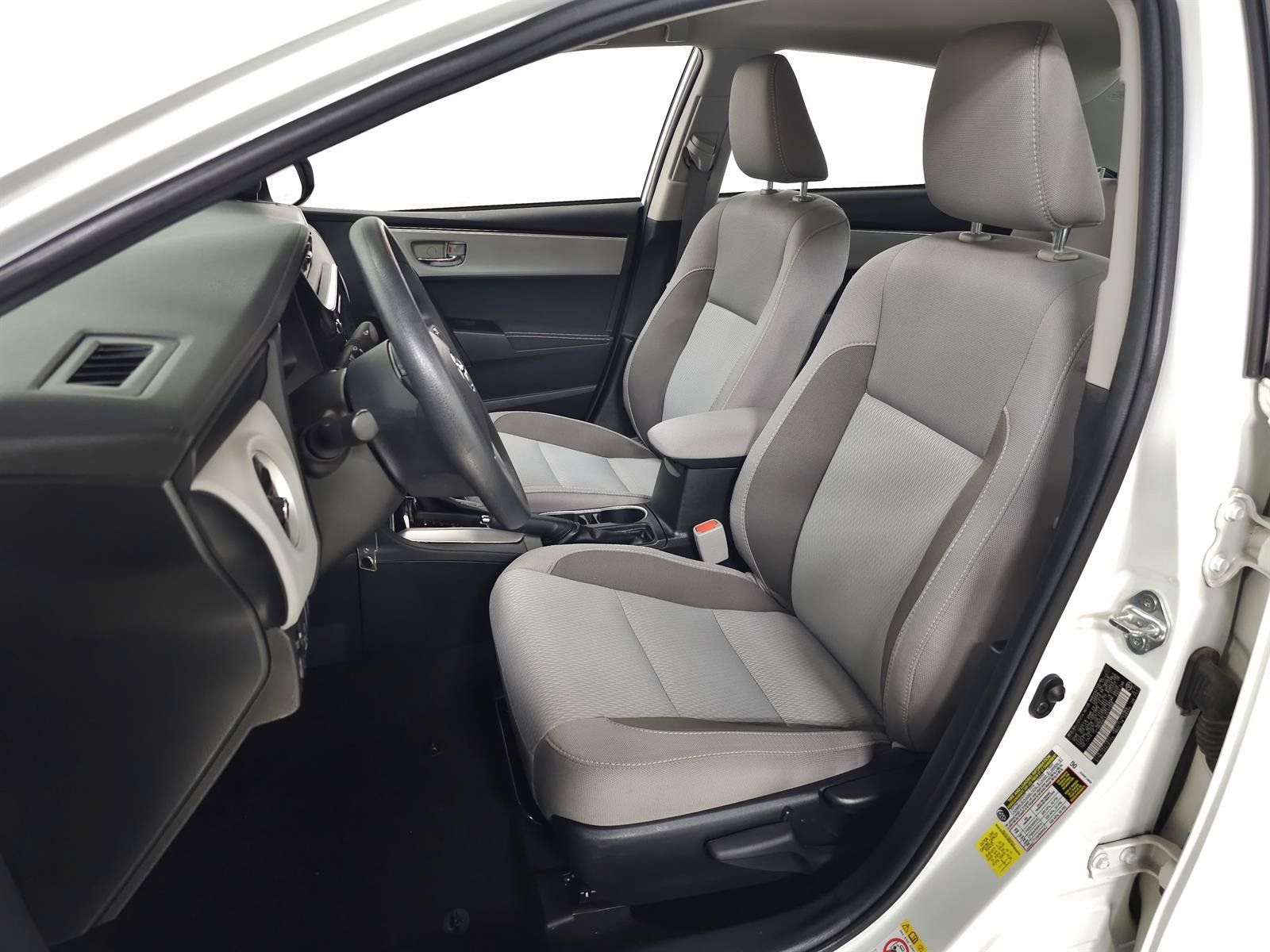 Used 2018 Toyota Corolla LE FWD image 14