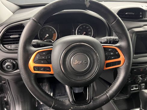 Used 2019 Jeep Renegade Altitude w/ Quick Order Package 2XM FWD image 6