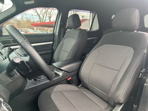 Used 2017 Ford Explorer XLT AWD/4WD image 10