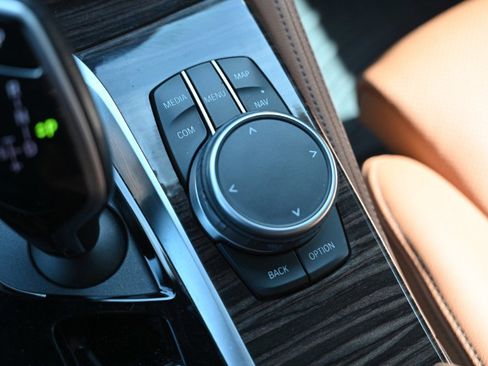 Used 2022 BMW 540i xDrive w/ M Sport Package image 30