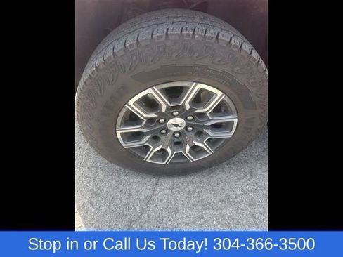 Used 2024 Chevrolet Colorado Z71 w/ Z71 Convenience Package 2 AWD/4WD image 4