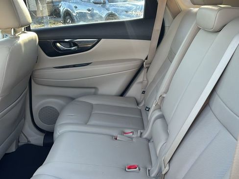 Used 2018 Nissan Rogue SL w/ Premium Package image 29