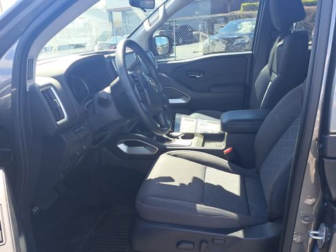 Certified 2025 Nissan Frontier SV image 13