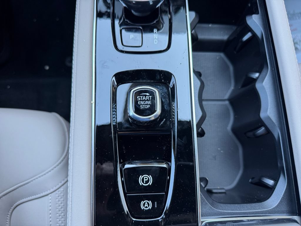 New 2026 Volvo XC90 T8 Plus w/ Protection Package Premier AWD/4WD image 18