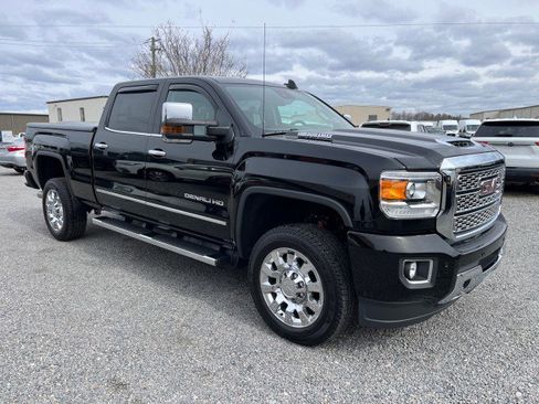 Used 2018 GMC Sierra 2500 Denali w/ Duramax Plus Package image 4