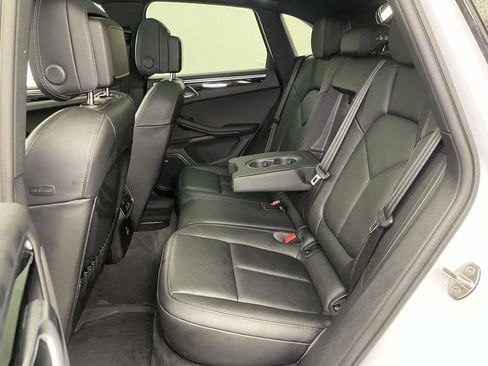 Certified 2025 Porsche Macan image 19