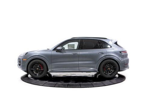 New 2026 Porsche Cayenne GTS image 2