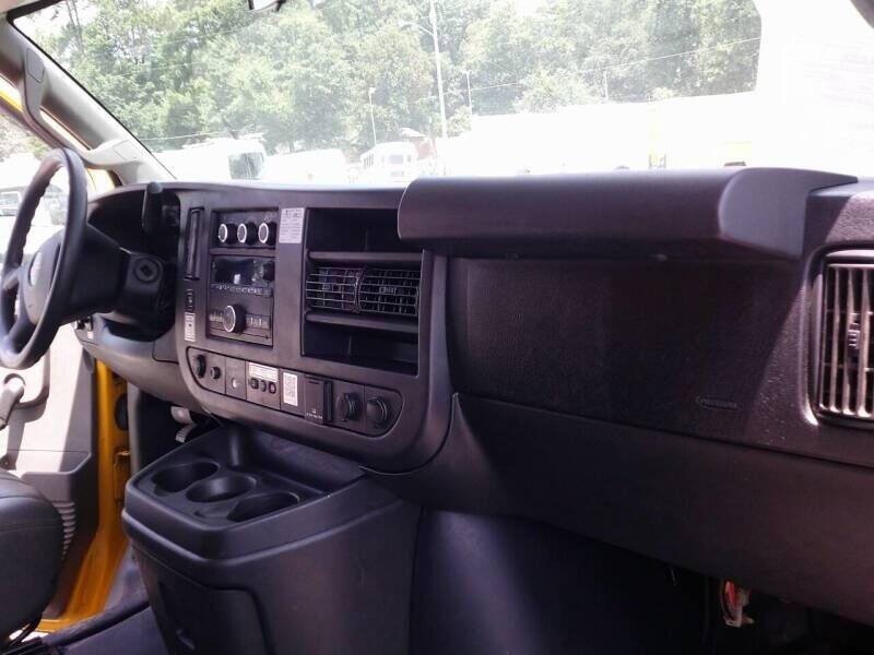 Used 2021 GMC Savana 3500 Extended w/ Power Convenience Package RWD image 10