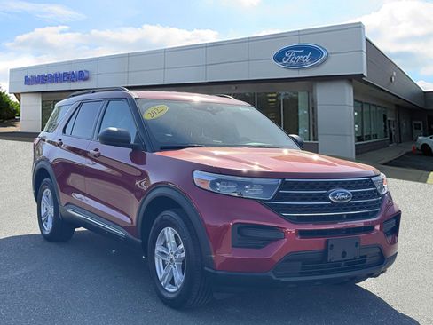 Certified 2022 Ford Explorer XLT image 2