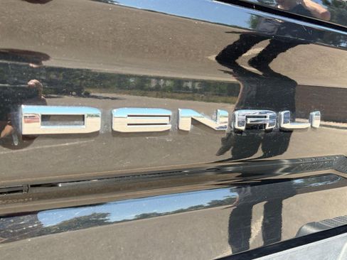 Used 2021 GMC Sierra 2500 Denali w/ Denali Black Diamond Edition AWD/4WD image 19