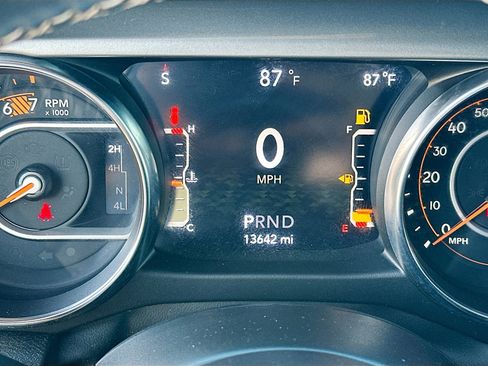 Used 2022 Jeep Wrangler Unlimited Sahara image 12