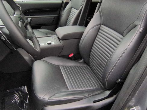 Used 2024 Land Rover Discovery S image 16