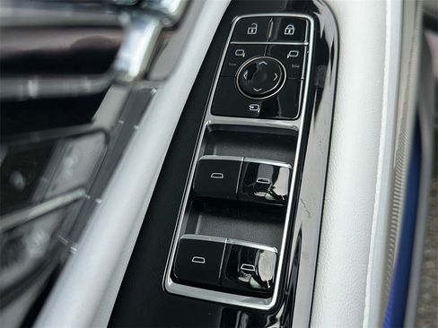 New 2026 Cadillac Optiq Luxury 2 image 21