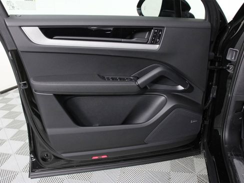 New 2026 Porsche Cayenne image 21