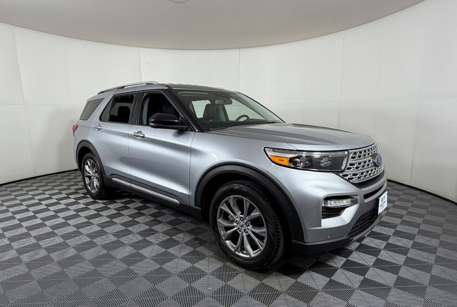 Used 2022 Ford Explorer Limited w/ Equipment Group 301A RWD image 1