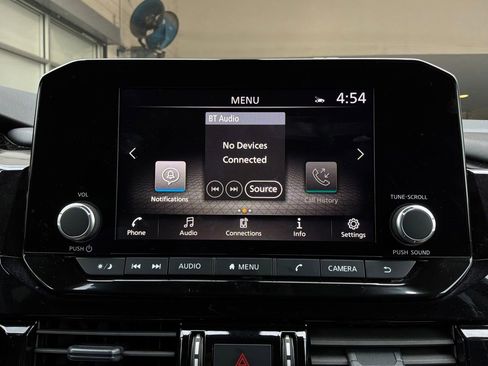 Used 2025 Nissan Pathfinder SV FWD image 31