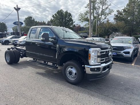 New 2026 Ford F350 XL w/ XL Chrome Package image 3