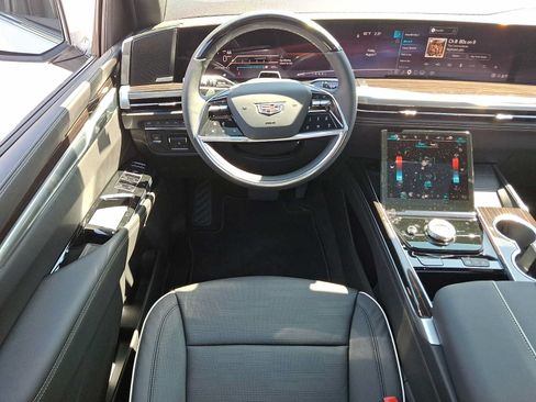 Used 2026 Cadillac Escalade ESV Luxury w/ Touring Package AWD/4WD image 13
