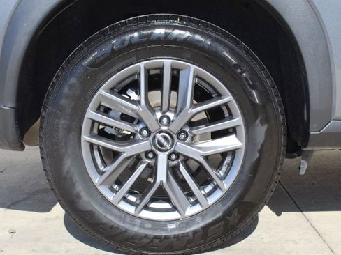 Used 2024 Nissan Rogue S image 11