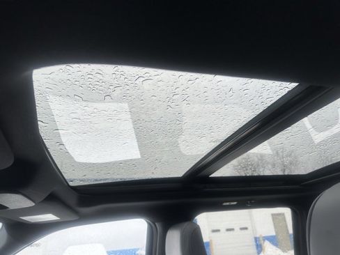 Used 2024 Ford F150 Lightning Lariat image 9