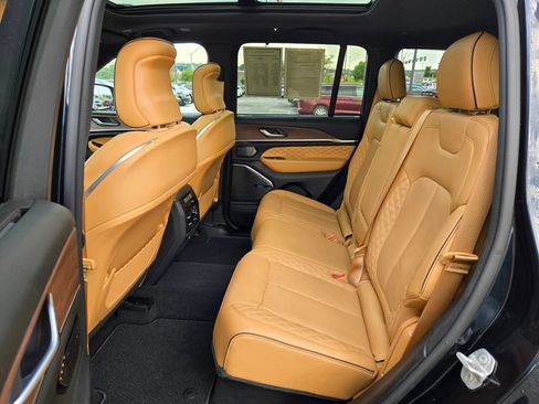 Used 2022 Jeep Grand Cherokee Summit w/ Luxury Tech Group V AWD/4WD image 29