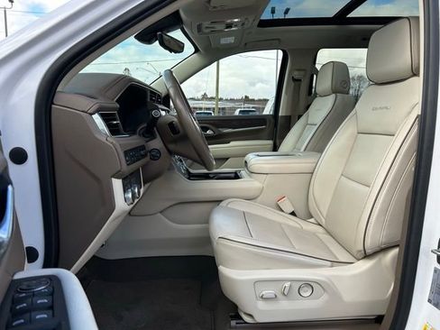 Used 2021 GMC Yukon Denali w/ Denali Premium Package image 32