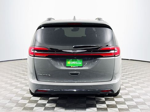 Used 2021 Chrysler Pacifica Touring-L image 8
