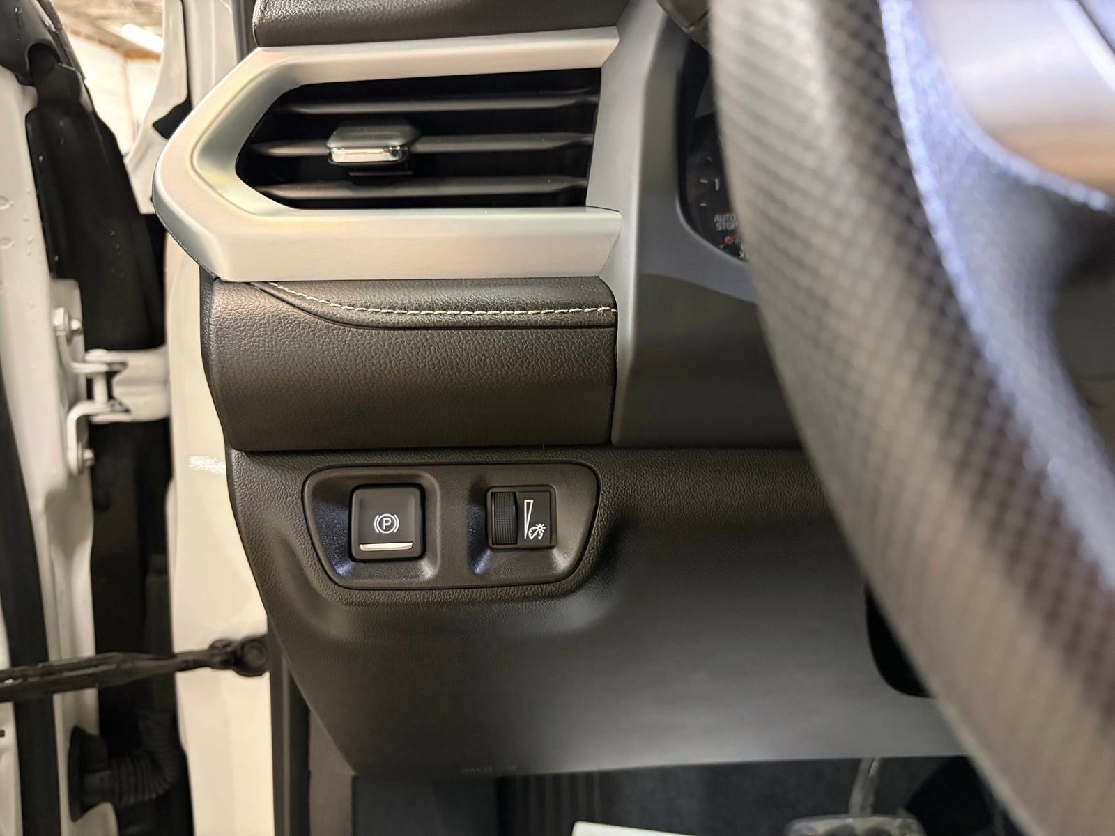 Used 2021 GMC Acadia SLE w/ Driver Convenience Package AWD/4WD image 16