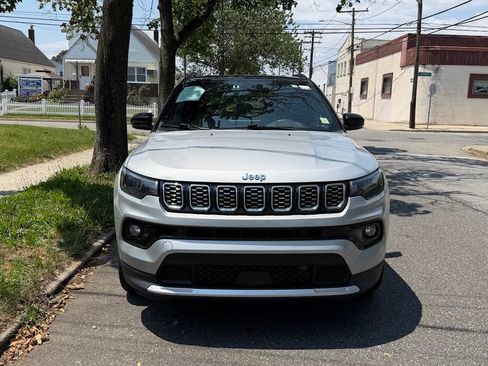 Used 2025 Jeep Compass Limited AWD/4WD image 3