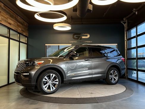 Used 2020 Ford Explorer Platinum w/ Premium Technology Package image 7