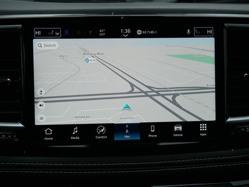 New 2026 Chrysler Pacifica Limited w/ Uconnect Theater Family Group image 17