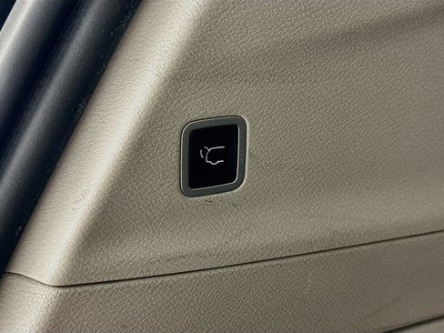 Used 2020 Chrysler Voyager Lxi FWD image 31