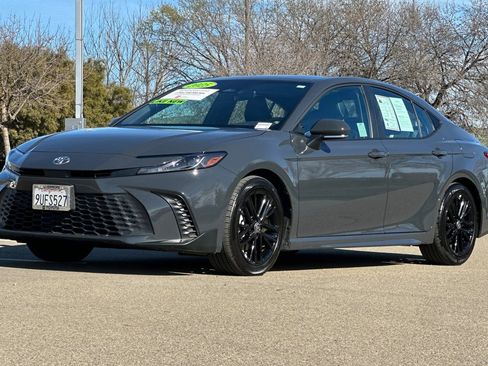 Certified 2025 Toyota Camry SE w/ Convenience Package image 9