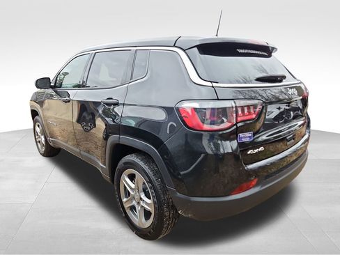 Used 2024 Jeep Compass Sport image 4