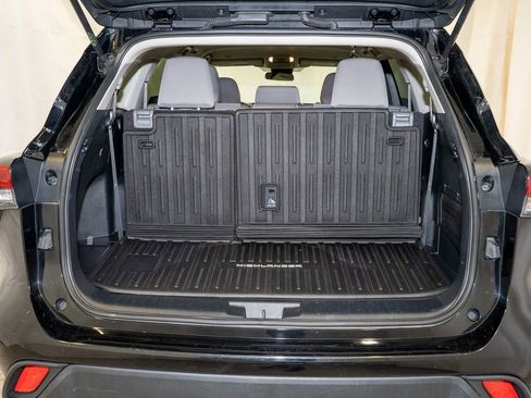 Used 2023 Toyota Highlander L image 6