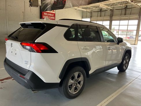 Used 2025 Toyota RAV4 XLE AWD/4WD image 4
