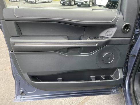 Used 2022 Ford Expedition XLT image 13