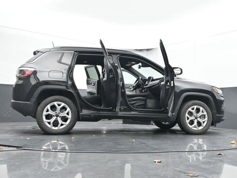 Used 2025 Jeep Compass Latitude image 57