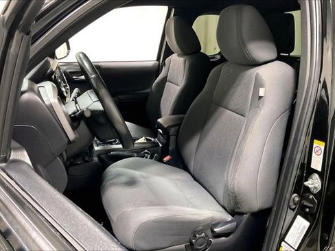 Used 2019 Toyota Tacoma TRD Sport AWD/4WD image 25
