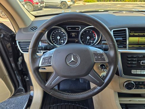 Used 2014 Mercedes-Benz GL 450 4MATIC image 34