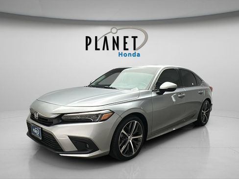Used 2023 Honda Civic Touring image 3