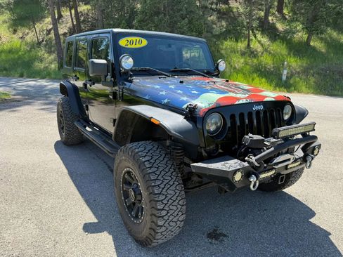 Used 2010 Jeep Wrangler Unlimited Rubicon AWD/4WD image 3