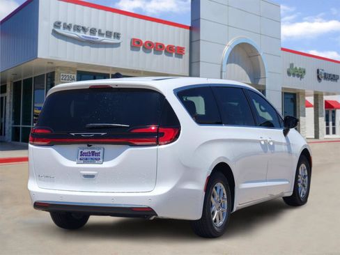 New 2027 Chrysler Pacifica Select w/ Family Tech Group FWD image 5