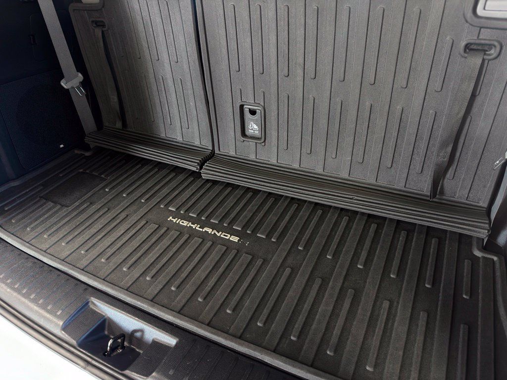 Used 2021 Toyota Highlander Limited FWD image 23