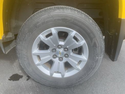 Used 2015 Chevrolet Colorado LT AWD/4WD image 11