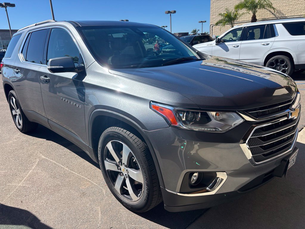 Used 2020 Chevrolet Traverse LT w/ LT Premium Package FWD image 1