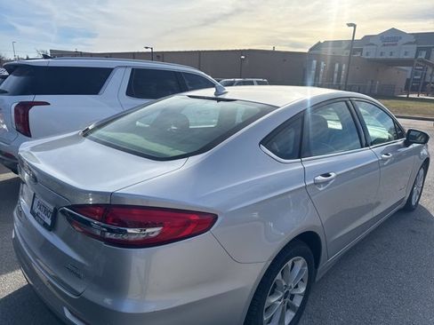 Used 2019 Ford Fusion SE image 9