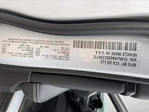 New 2025 Jeep Grand Cherokee Altitude image 30