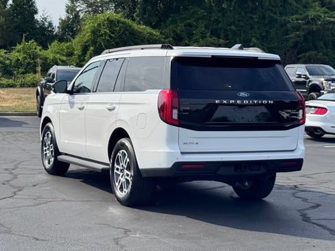 Used 2025 Ford Expedition Active RWD image 18