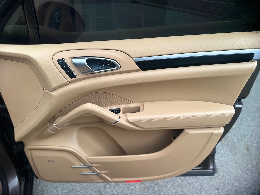 Used 2014 Porsche Cayenne Diesel AWD/4WD image 23
